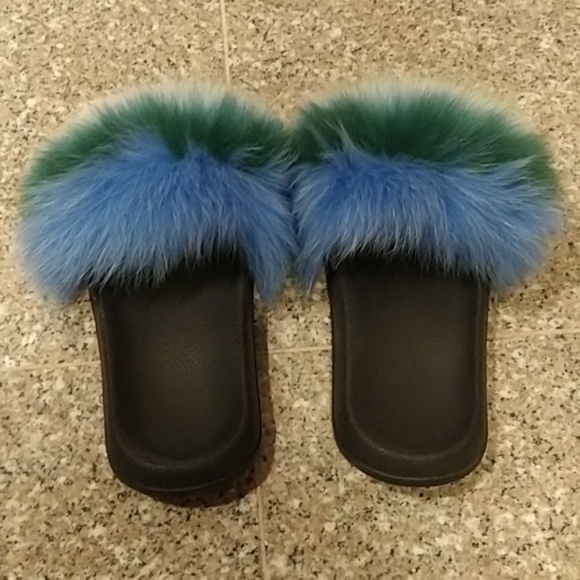Fluffy Raccoon Fur Sandals - Picture 3 of 6